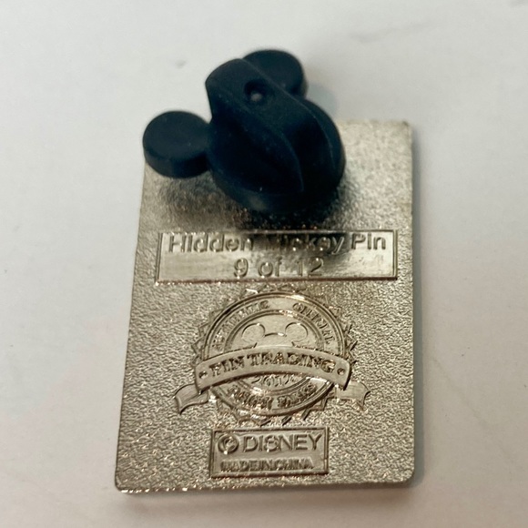 2012 Hidden Mickey Disney California Adventure Construction Clarabelle Cow Pin - Picture 2 of 2